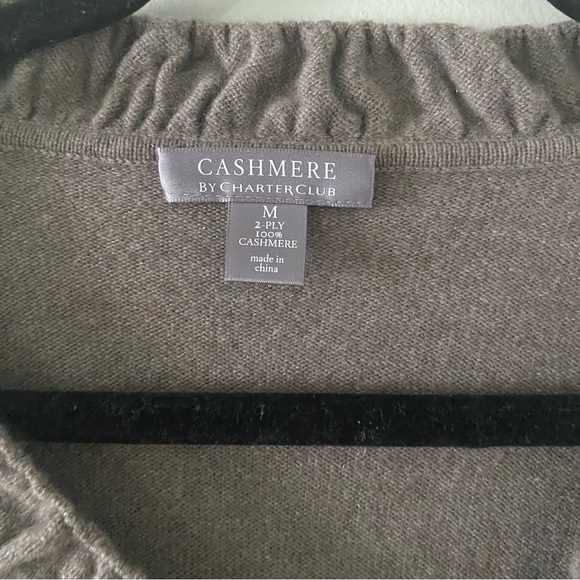 Cashmere v neck sweater - Picture 5 of 5